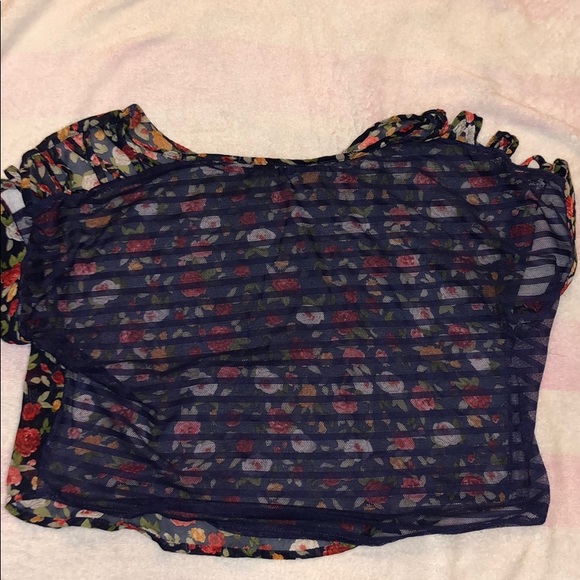 A see thruw crop top - Picture 2 of 2